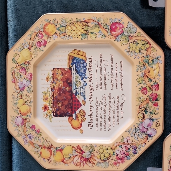 Vintage Avon trays - Picture 2 of 5